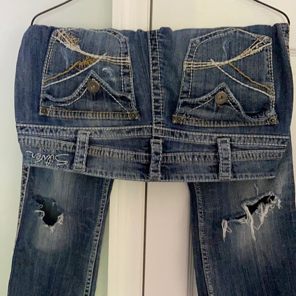 Silver Distressed 👖 Jeans